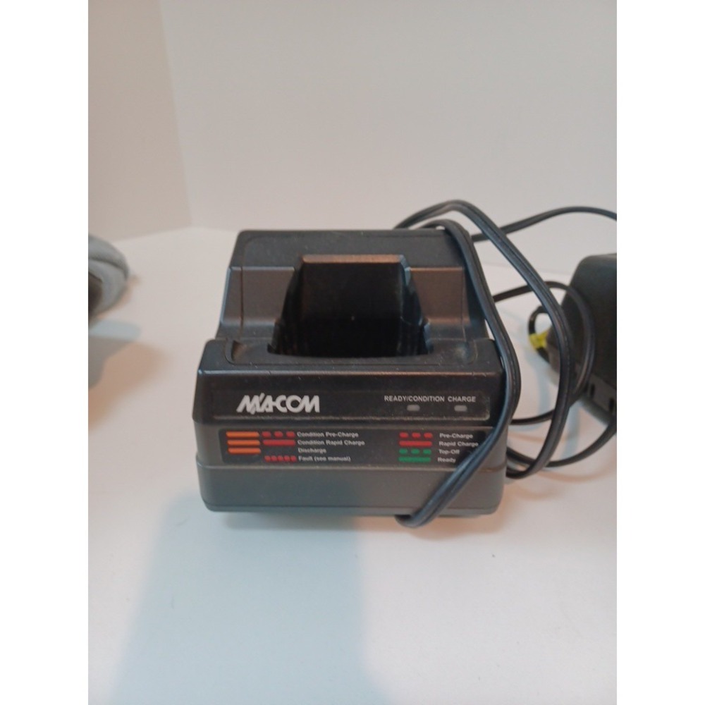 M/A-Com CH-104560-026 - Tri-Chemistry Rapid Single Battery Charger